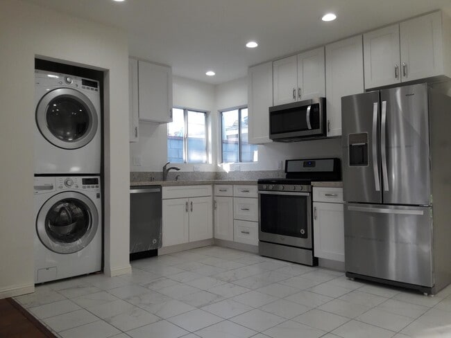 Kitchen Appliances/Cabinets/Windows - 512 N Lucia Ave