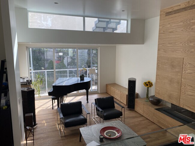 Photo - 444 W Avenue 37