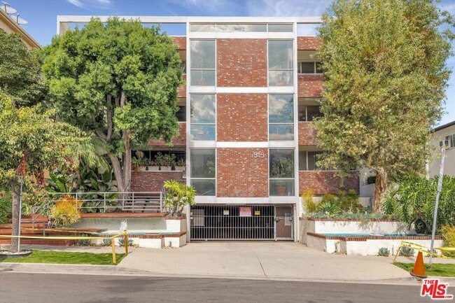 Building Photo - 7949 Selma Ave Unit 21