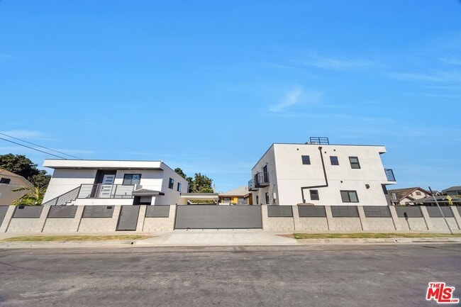 Photo - 4239 Halldale Ave