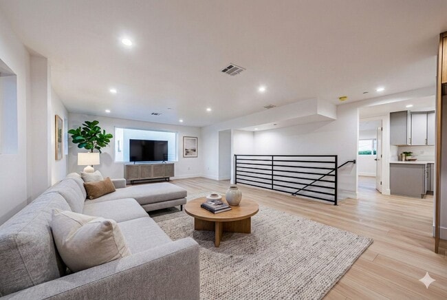 Photo - 1656 S Hayworth Ave Unit 1658 Hayworth Ave.