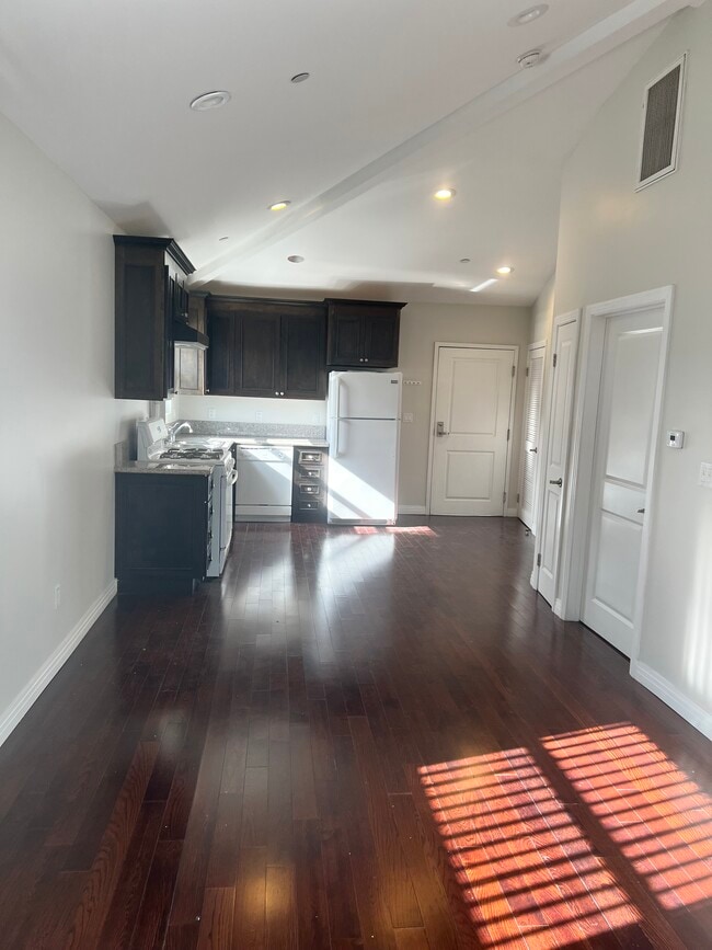 Dining/Kitchen - 1250 Edris Dr Unit #4