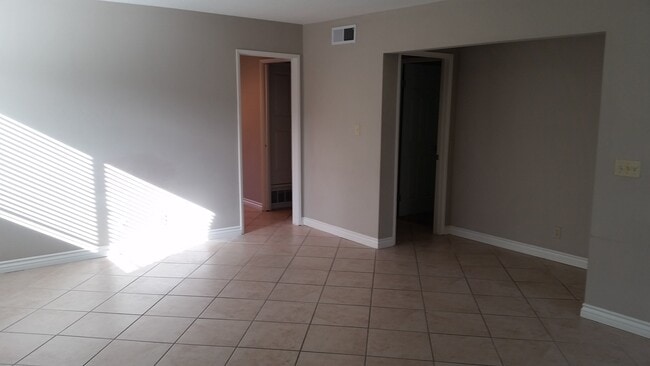 Photo - Great location in Westlake Village!