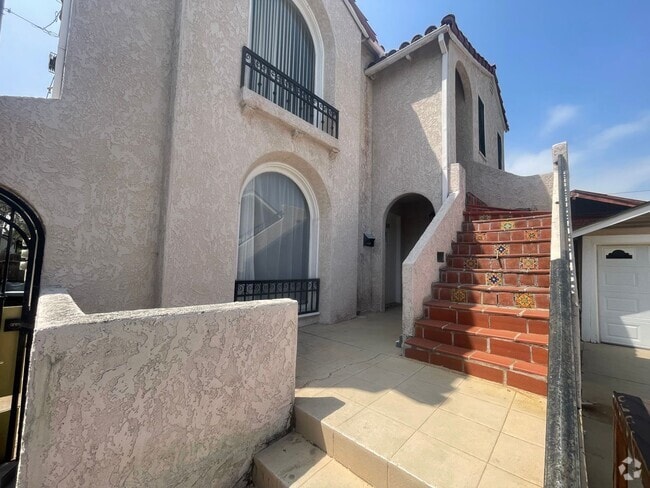 Building Photo - Obispo Ave Unit 733 Obispo Ave Rental