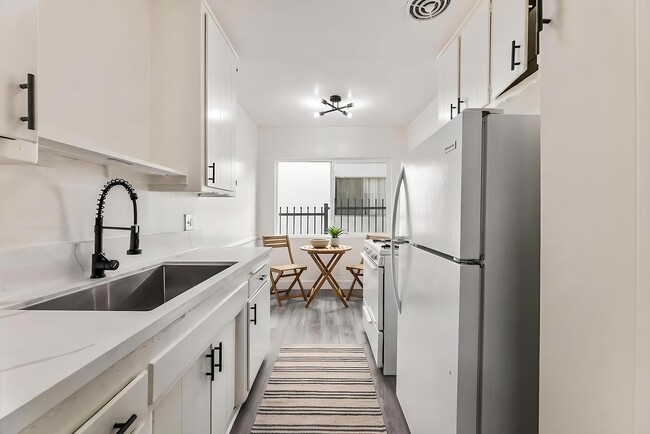 Photo - 439 S Catalina Street