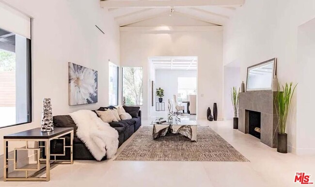Photo - 201 S Bedford Dr House