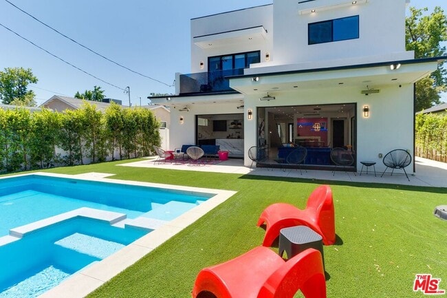 Photo - 18015 Martha St