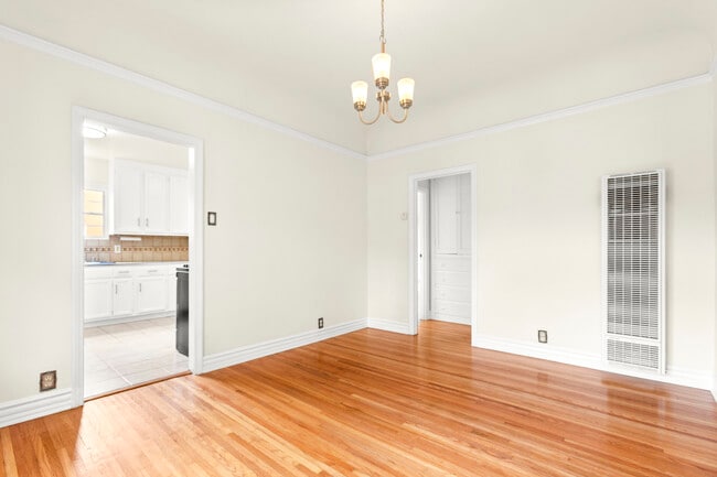 Photo - 827 N Laurel Ave