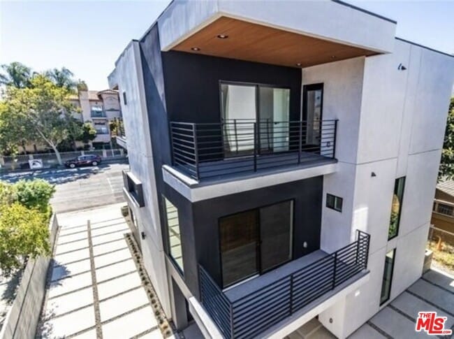 Building Photo - 5638 Woodman Ave