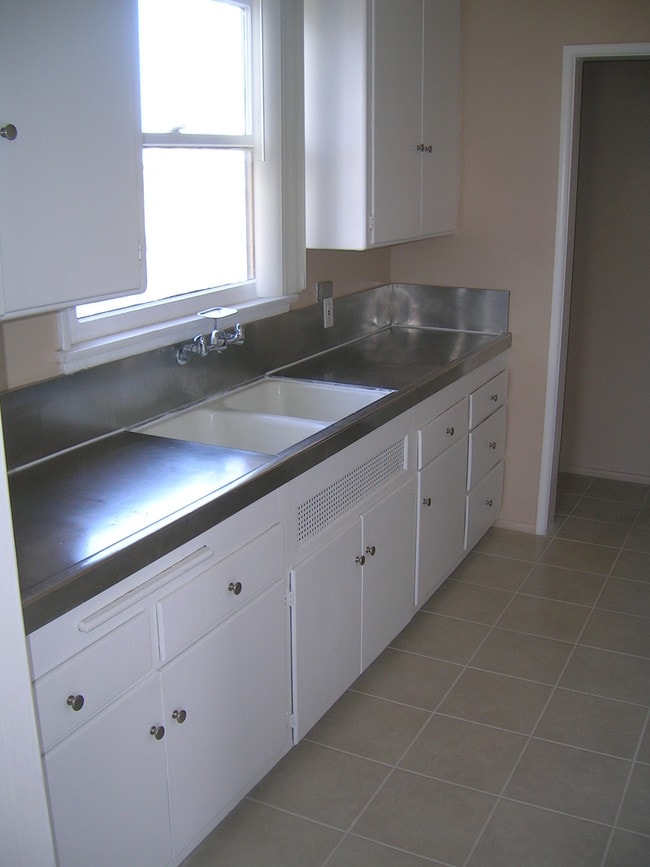 Photo - 4424 Clinton St Apartments Unit 2