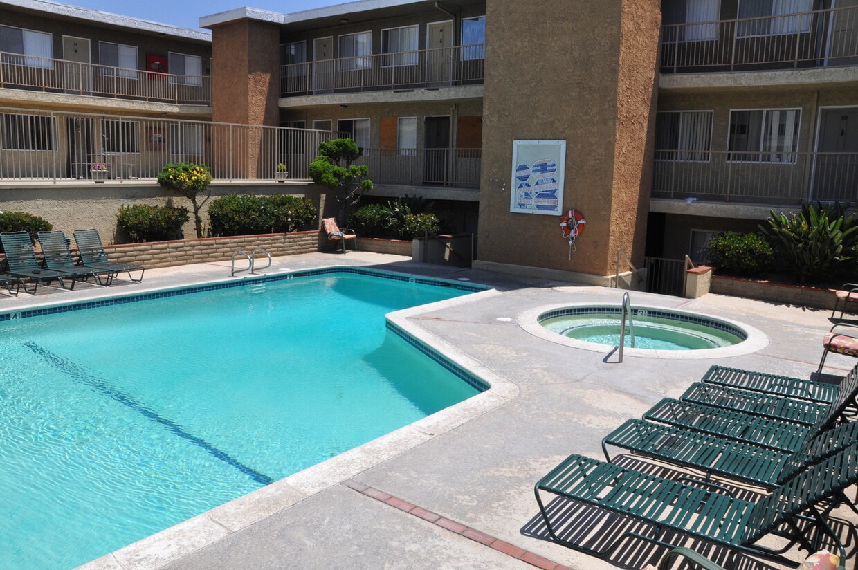 Floor Plan - 2 Bedroom 2 Bath