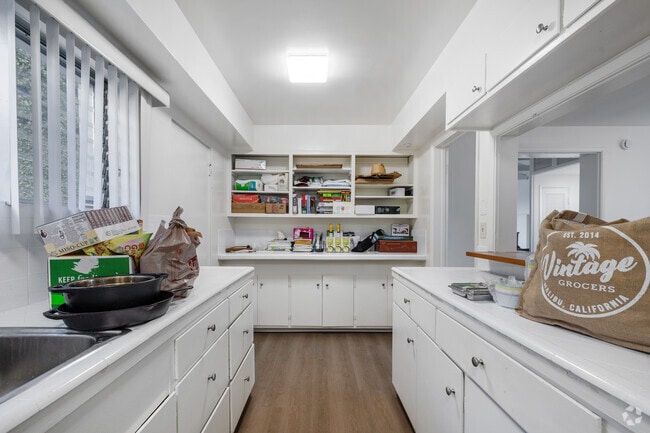 2BD, 2BA - 1,477SF - Kitchen - 8412 Franklin Ave