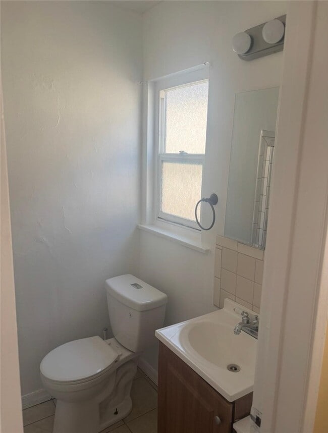 Photo - 605 W D St Unit A