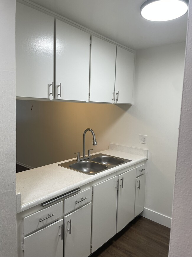 Unit 112 Kitchen - La Villa Mesa
