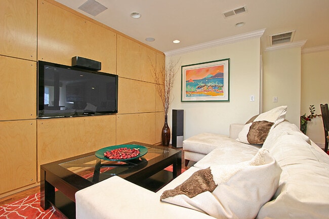 Photo - 807 Warren Ave Apartment Unit 809