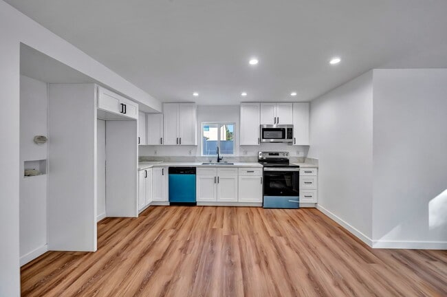 Photo - 11845 Hamlin St Unit Downstairs ADU