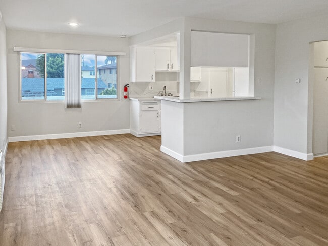 Building Photo - 417 N Stoneman Ave Unit E