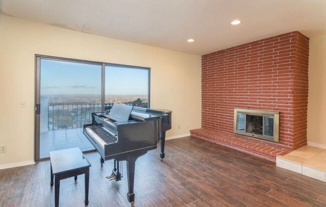 Photo - 1055 Lakeview Dr