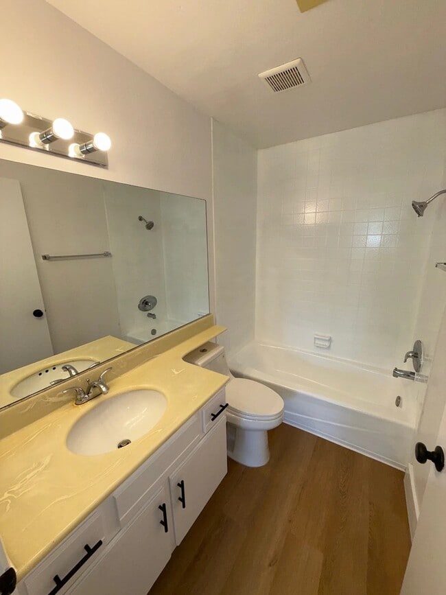 Photo - 1321 N Vista St Unit 204