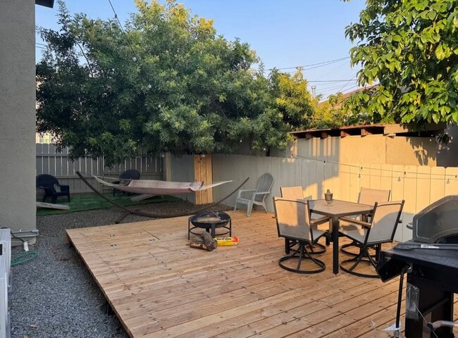 Building Photo - 6716 N Elman St Unit apt 1