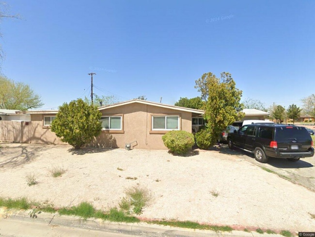 Photo - 471 E Nugent St