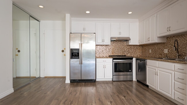 Photo - 102 Scholz Plz Unit PH #37