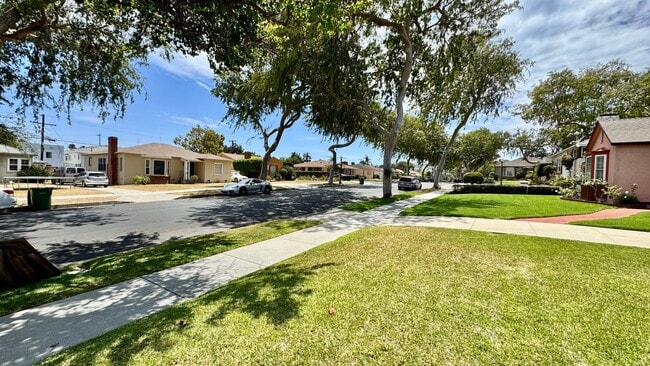 Photo - Charming House  with Large yard