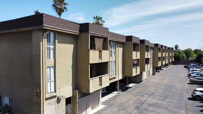 Building Photo - Centre Towers Apartments