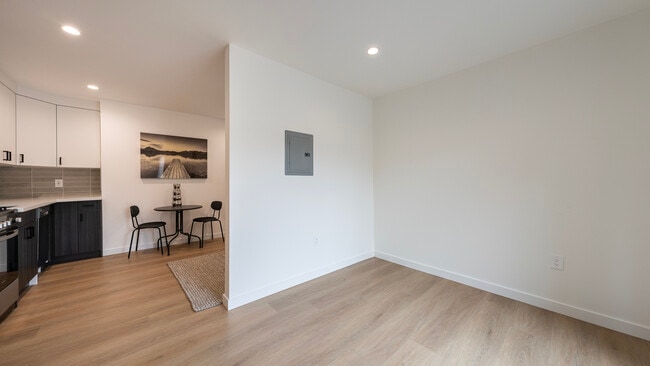 Photo - 611 Occidental Blvd