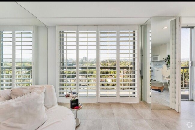Building Photo - 10751 Wilshire Blvd Unit 1108 Rental