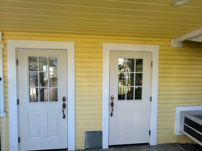 Building Photo - 408 W 2nd St