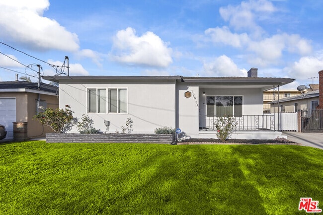 Building Photo - 12938 Jefferson Ave Rental