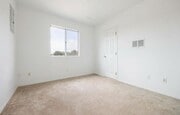 Photo - Beautiful Detached 1 Bedroom Home in Lakeside!