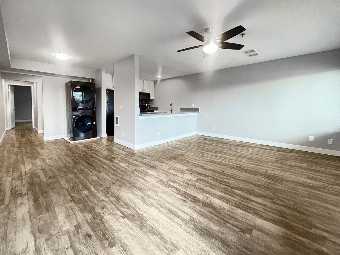 Floor Plan - 2/2 W/D - 08