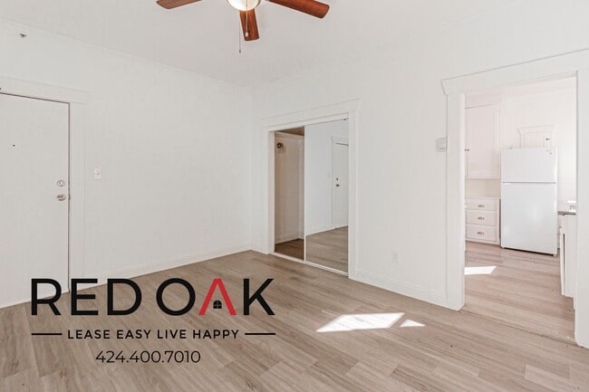 Building Photo - 527 W 15th St Unit 5