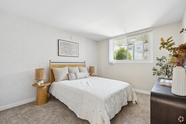 1BR, 1BA - 800SF - Bedroom - The Reserve at Warner Center