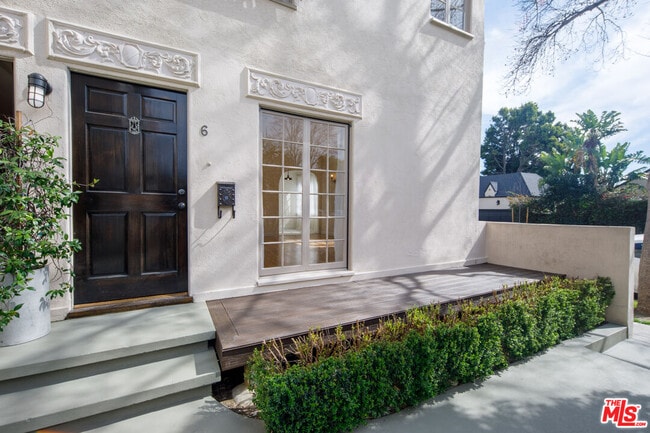 Photo - 152 S Roxbury Dr