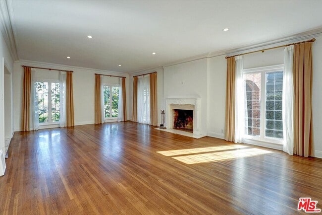 Photo - 165 N Las Palmas Ave