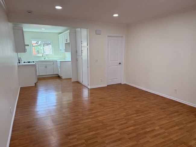 Photo - 632 W Milford St