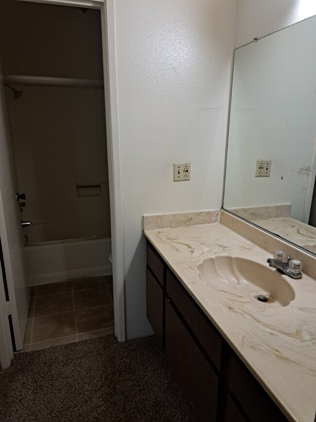 Studio - Park Columbia Apts