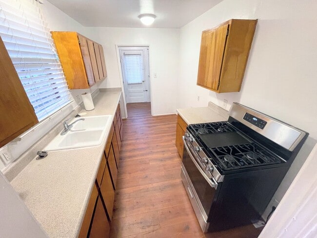 Photo - 3bd/1ba home in Rosewood. Huge backyard an...