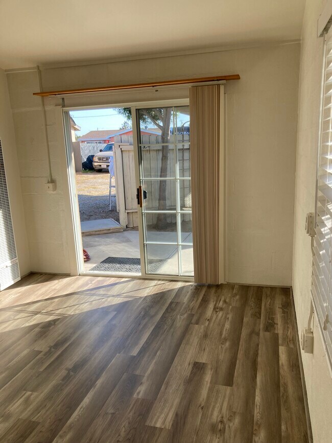 Building Photo - 1278 E Collins St