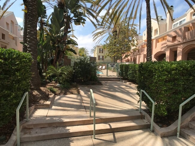 Building Photo - Del Mar Highlands adjacent : Spacious Upgr... Rental