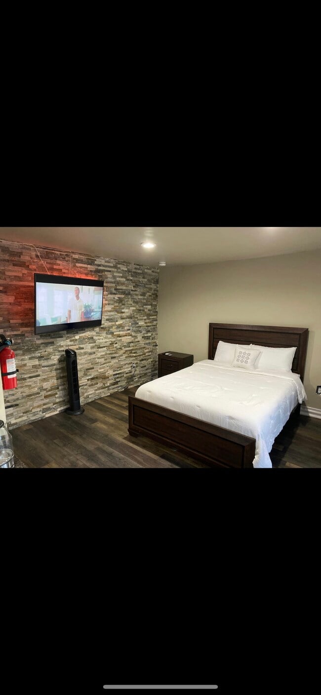 Photo - 2712 E Dominguez St