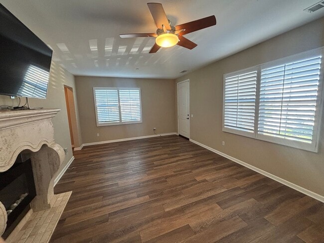 Photo - 4-Bedroom Home in the Gated Villa Metro Community!