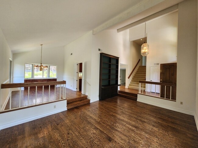 Photo - 4 Bedroom House in Scripps Ranch South Of Pomerado(Crown Pointe)