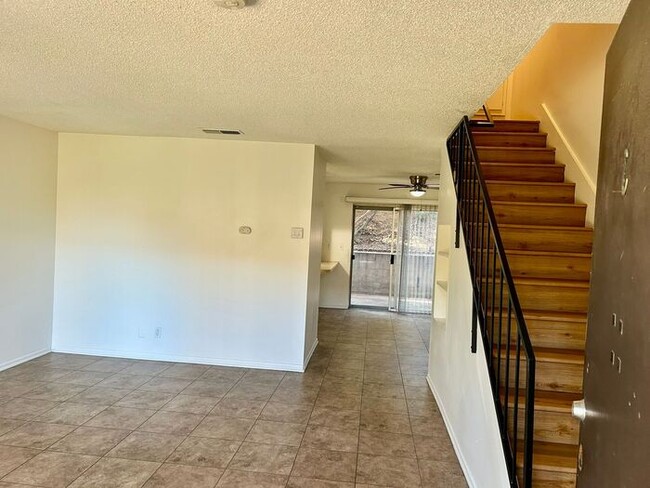 Building Photo - REALLY NICE 2BD & 1.5BA TOWNHOME IN FULLERTON