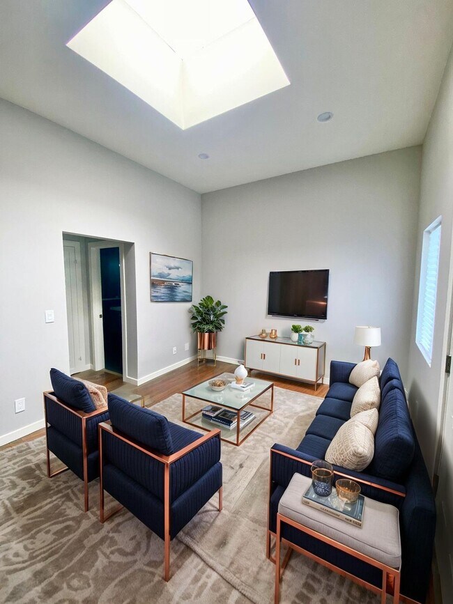 Photo - Sweet Spot Alert! Cozy 1 Bed in the Heart ...