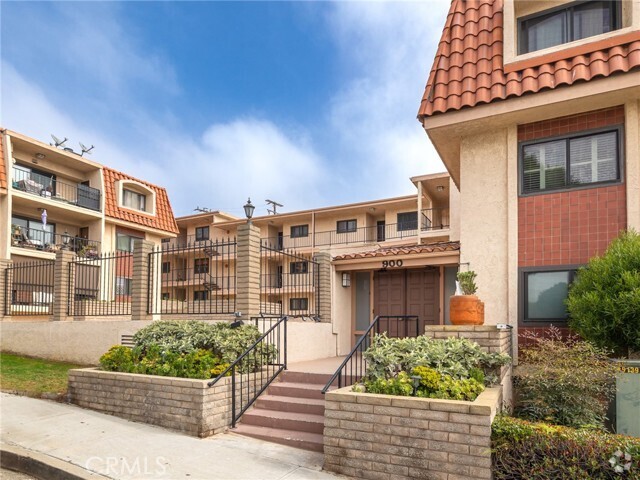 Building Photo - 900 Cedar St Unit 105 Rental