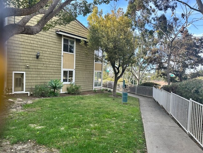 Available Now! 3 bed/ 2 bath condo - Available Now! 3 bed/ 2 bath condo Unit B
